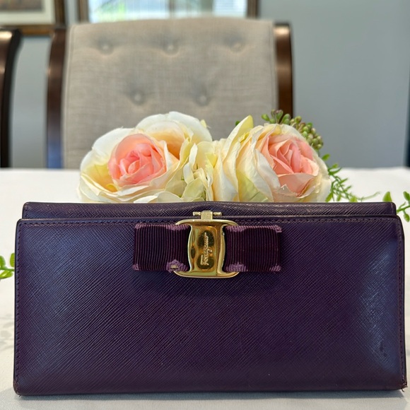Authentic Salvatore Ferragamo wallet - Picture 1 of 11